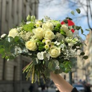 Bouquet Rond de Fleurs Fraîches « Nuage Blanc »